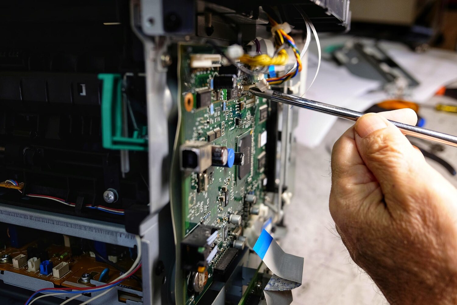 cropped hand repairing cpu 1048944 27344801