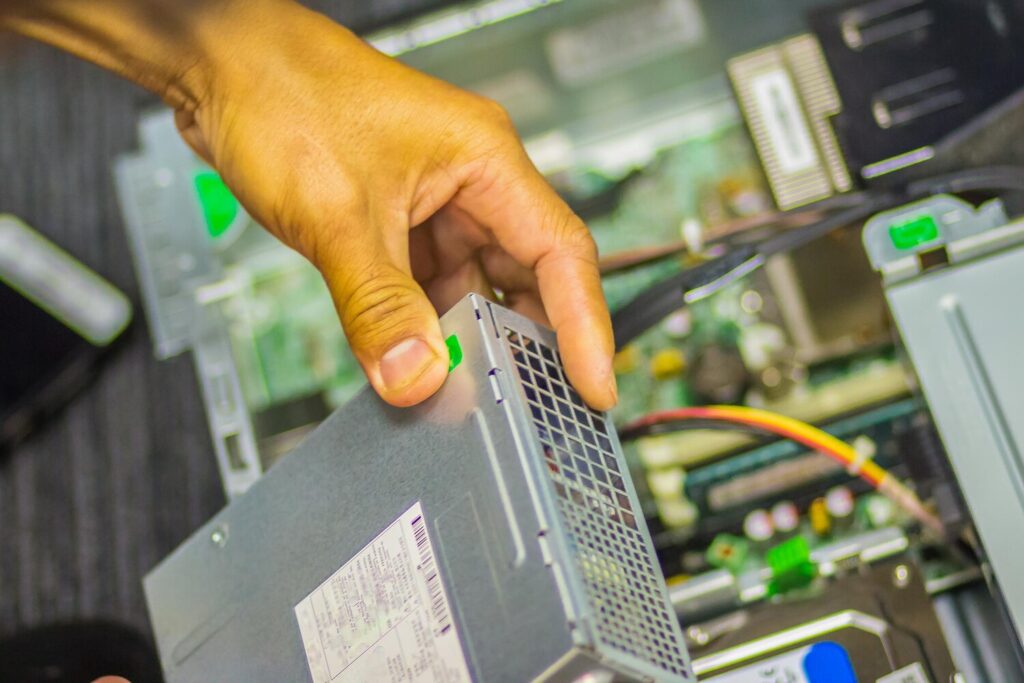 midsection man working 1048944 2666576